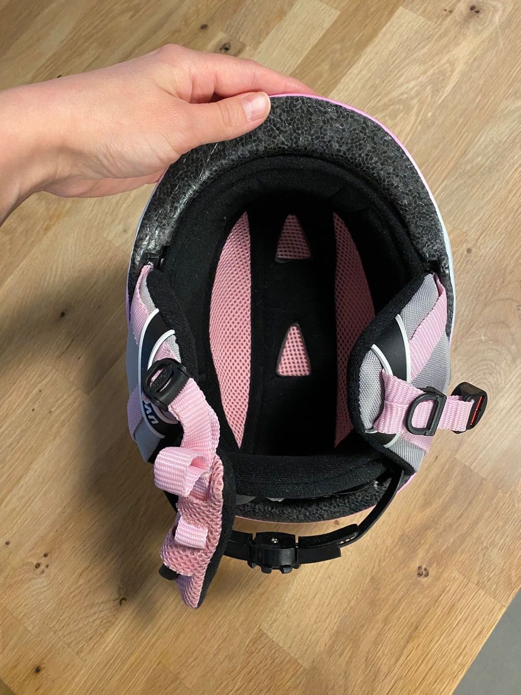 Uvex Caschi: Uvex Mädchen Skihelm – Usato da Luzern venduto da nad_nf8f 2