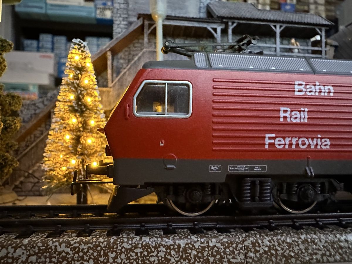 Märklin Modellini di ferrovie: Märklin 3330 SBB Re 4/4 IV – Usato da Lupsingen venduto da New-Haven 1