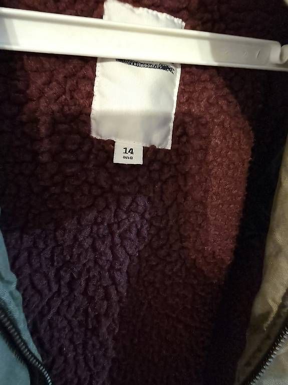 Vestes & Manteaux: Veste 14ans – D'occasion à Lausanne par yannaroundtheworld 1