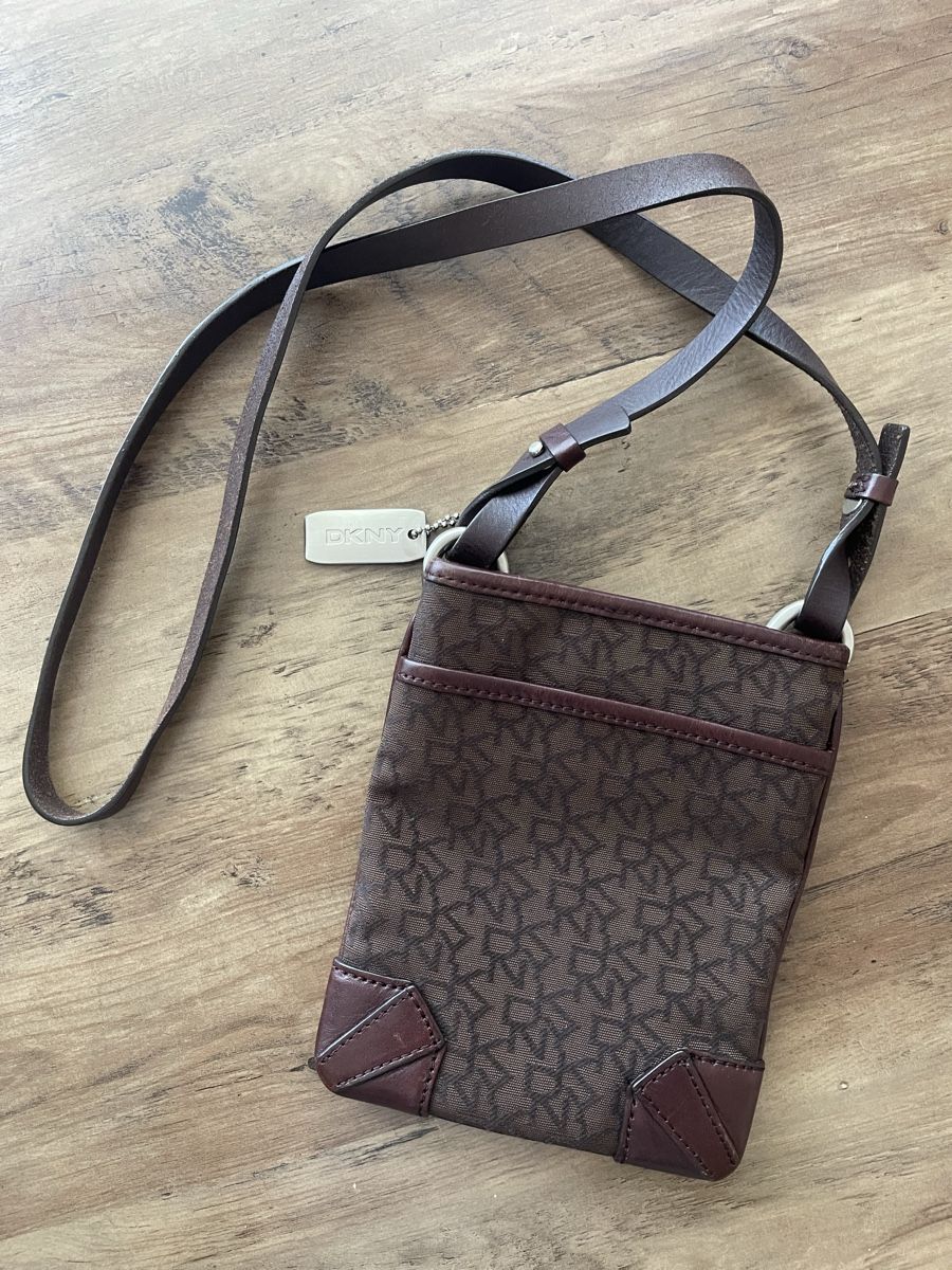 DKNY Borse: kleine Dokumententasche DKNY original – Usato da Dübendorf venduto da olh_rs5r