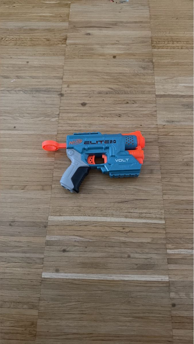 Spiele: Nerf Elite 2.0 Volt Spielzeugpistole mit Laser – Gebraucht aus Zürich von mic_6598