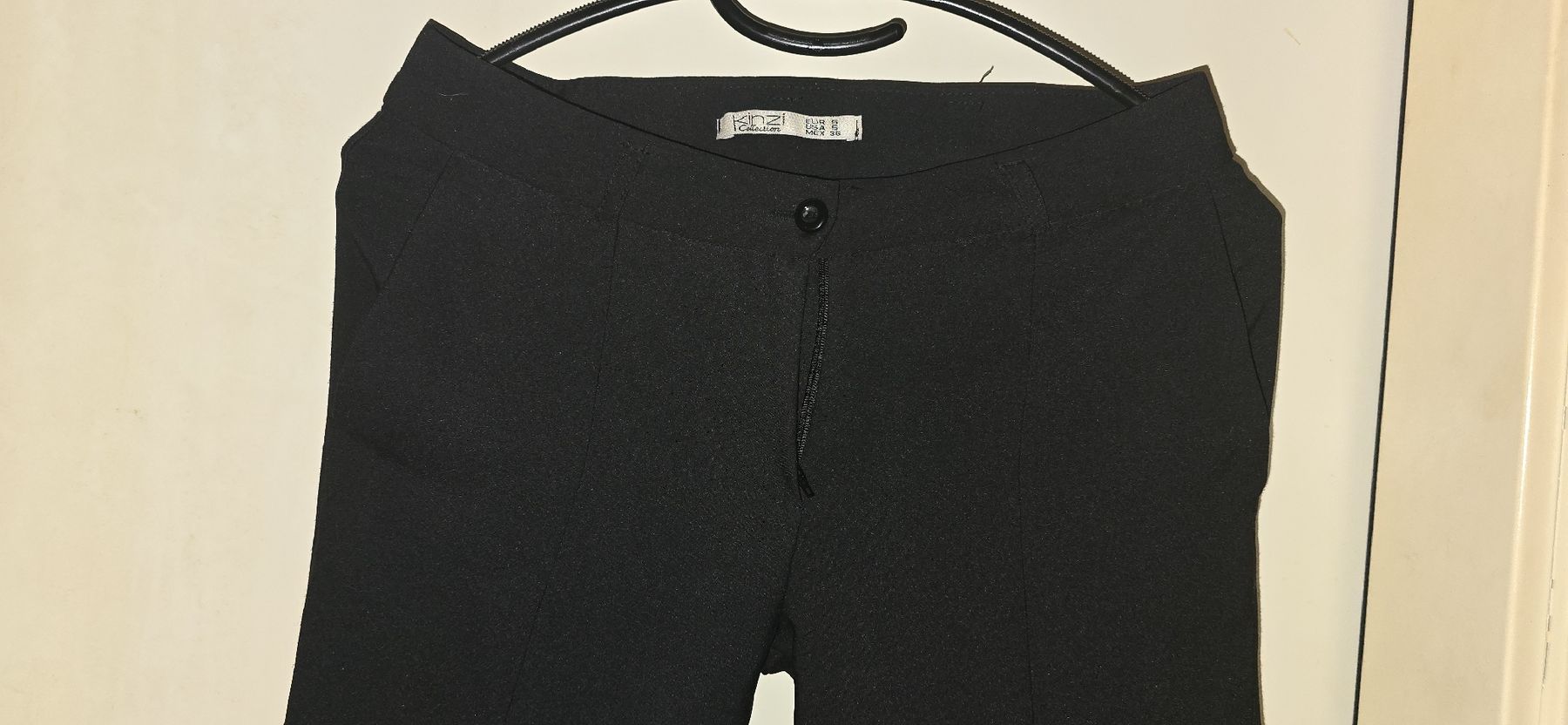 Pantaloni: Pantalon noir avec fermeture éclair – Nuovo (secondo la descrizione) da Meyrin venduto da lul_6y9f 2