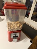 Roter Erdnuss-Kaugummi-Automat für Sammler - Vintage!