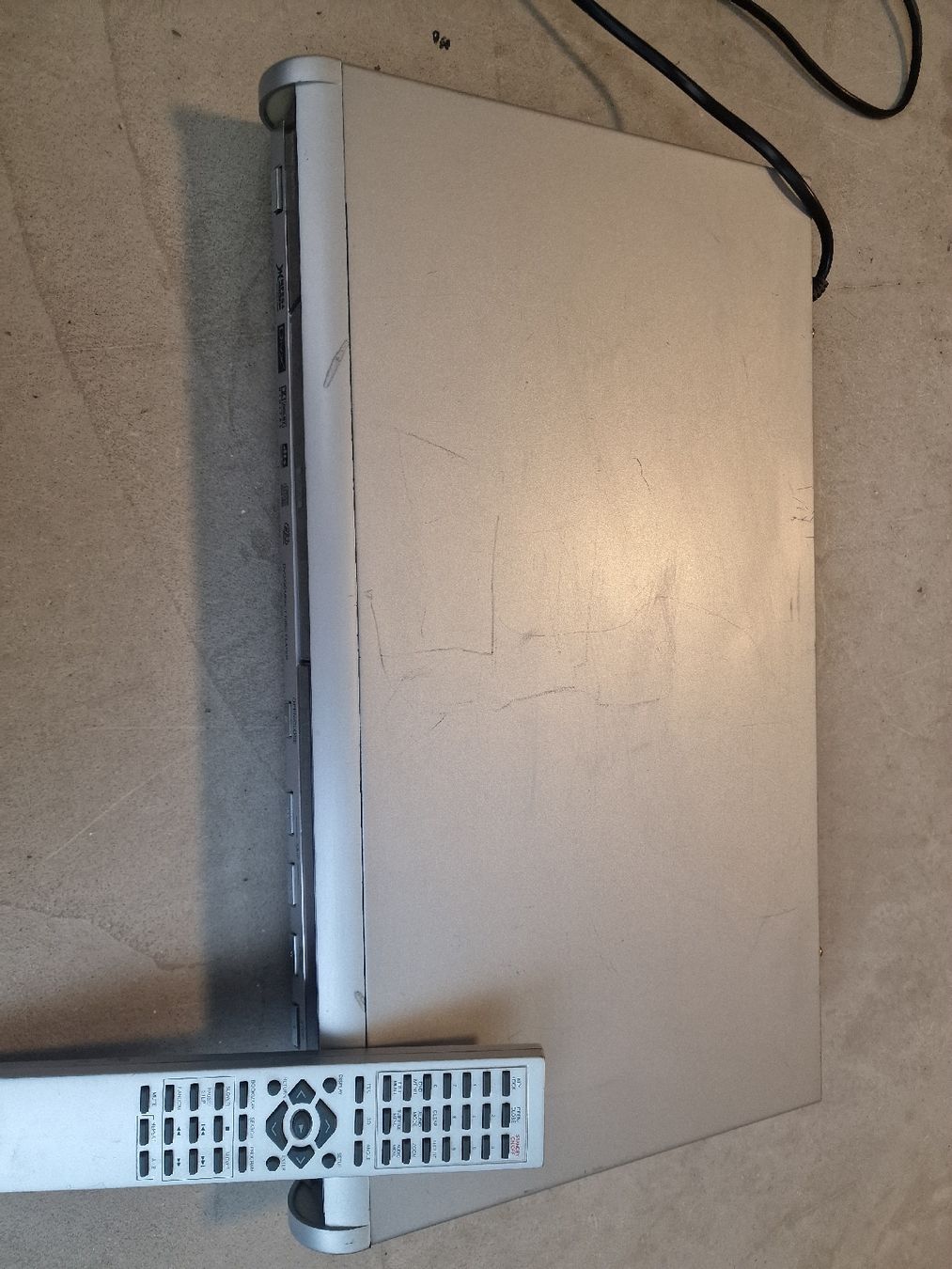 Tutti i DVDs: DVD Player von Gran Prix, Modell DVD-4002, – Usato da Amriswil venduto da gu80kaya 1