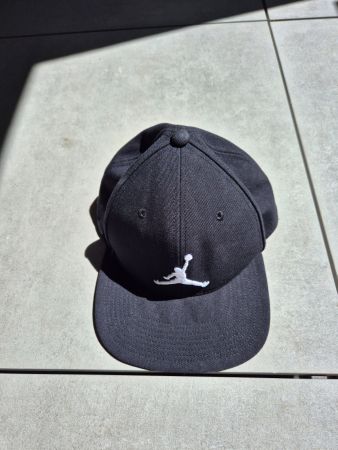 Schwarze Jordan Cap, Sommer-Style, neuwertig