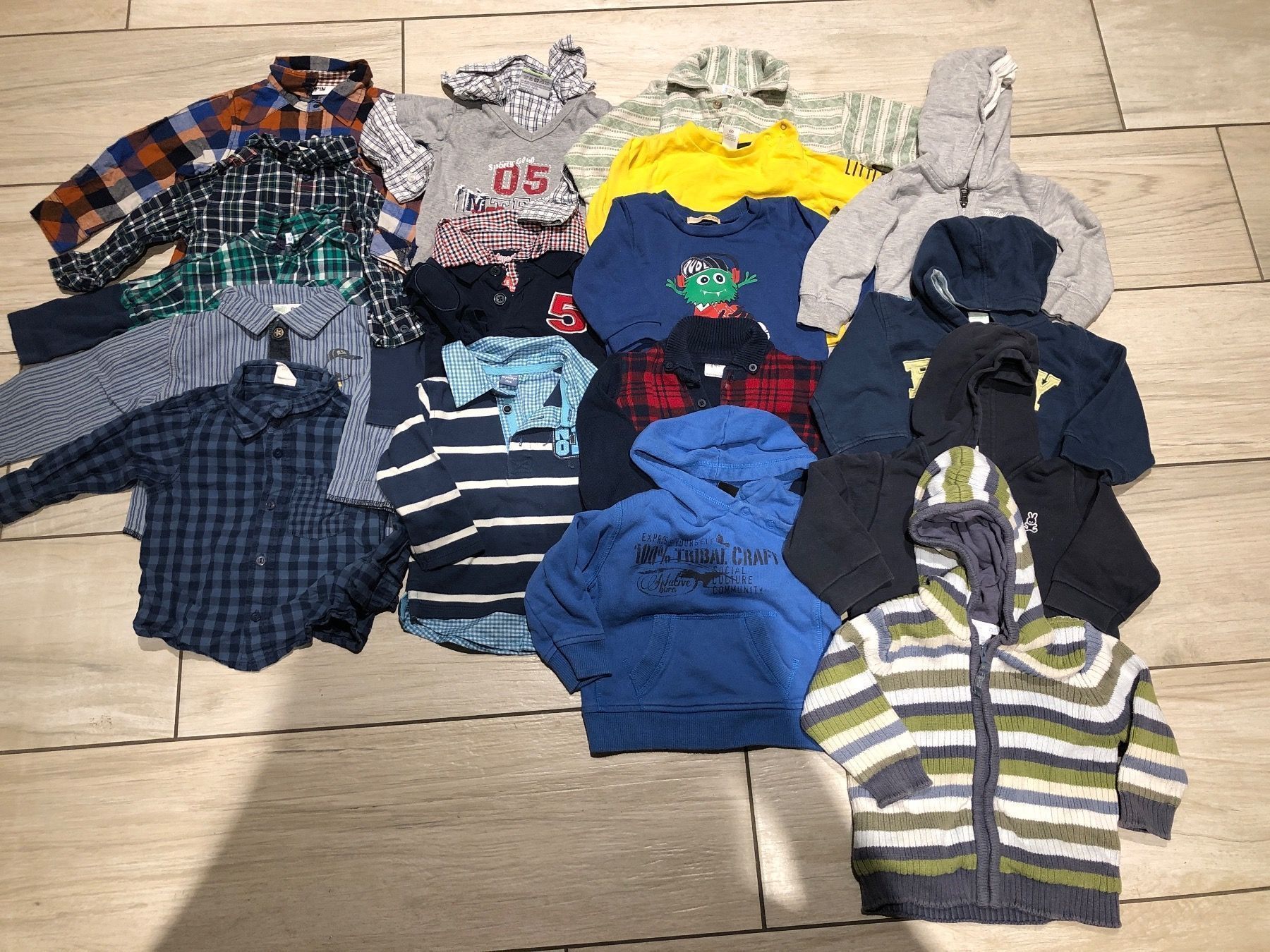 Lotti & Set di vestiti: Kleiderset Gr 74, 17 teilig – Usato da Gelterkinden venduto da ale_yrh7