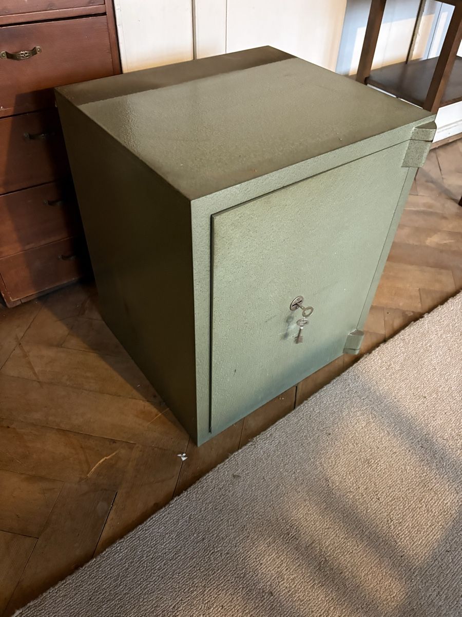Tresor: Tresor mit 2 Schlüssel 45x50x61 cm ab 1.- – Gebraucht aus Embrach von mays 1