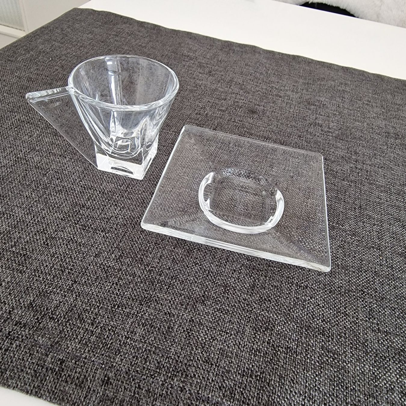 Set di piatti: Kaffeetassen aus Glas mit Untertassen – Nuovo (secondo la descrizione) da Obergösgen venduto da Neluandi 2
