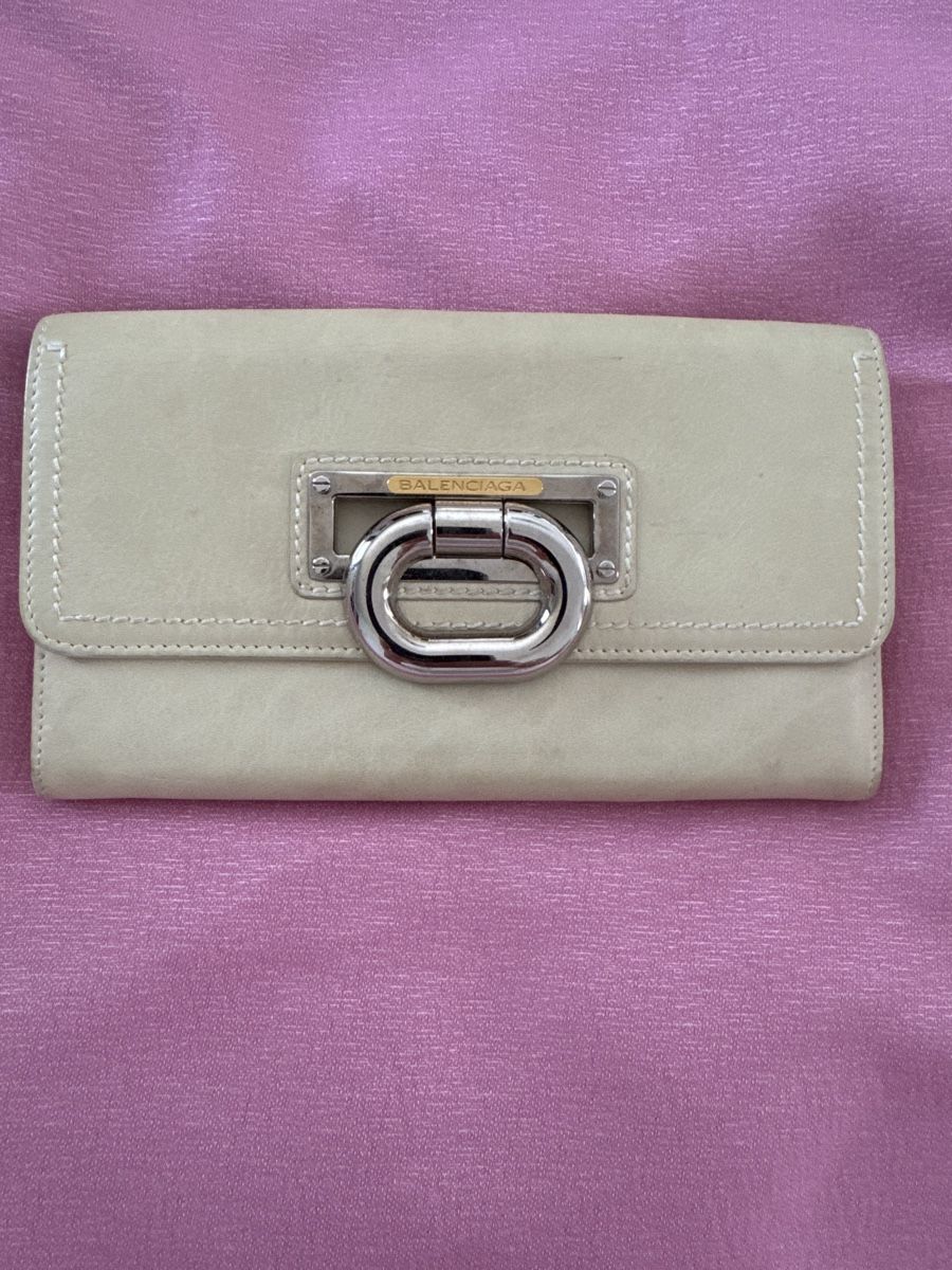 Balenciaga Portemonnaie: Balenciaga Leather Clutch wallet- Stylish Accessory – Gebraucht aus Rüschlikon von luc_q2tl