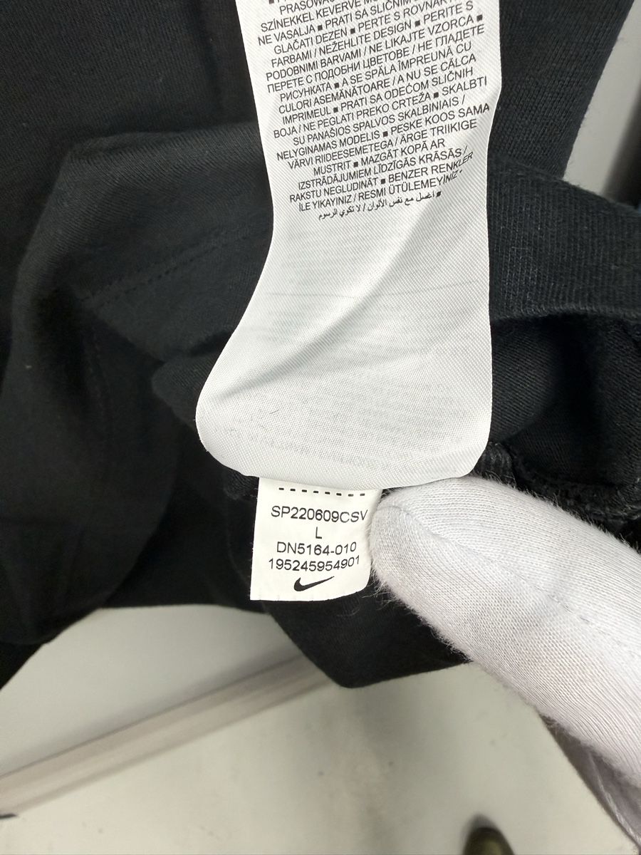 Nike T-shirts: Nike solefood tee – D'occasion à Lausanne par Unehistoiredesapes 4