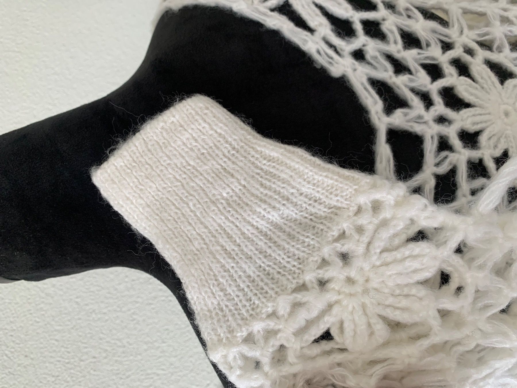 Bolero: Weisses Häkel-Poncho, Fransen, Blumenmuster, Boho-Style – Usato da Neuendorf venduto da LadystreetL 5