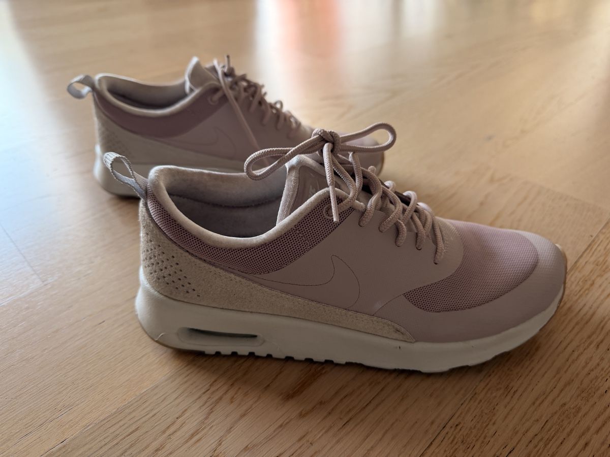 Nike Scarpe da donna: Nike Sneakers Gr. 40 – Usato da Rafz venduto da Schnaeppchen56 1