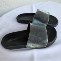 Damen Pantoletten Gr. 37 Schwarz Silber Metallic Leicht