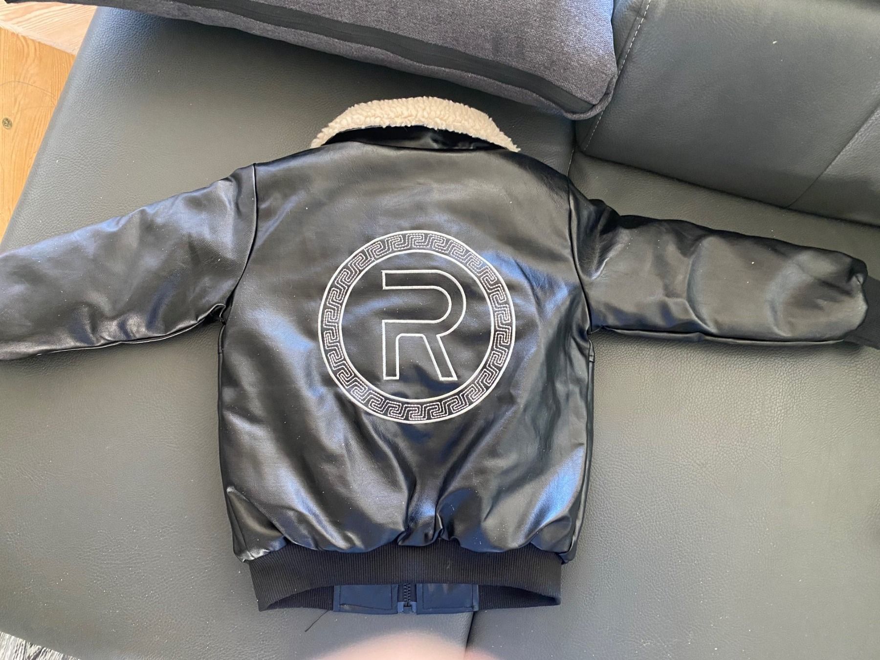 Jacken & Mäntel: Boy PU coole Knabenjacke Grösse 98 – Neu und originalverpackt aus Allenwinden von Obalu 1