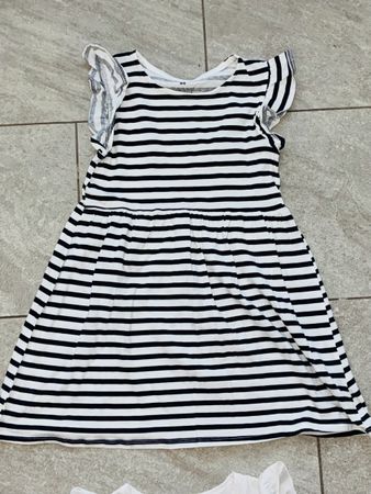 H&M Kleid gestreift Grösse 122/128 neuwertig