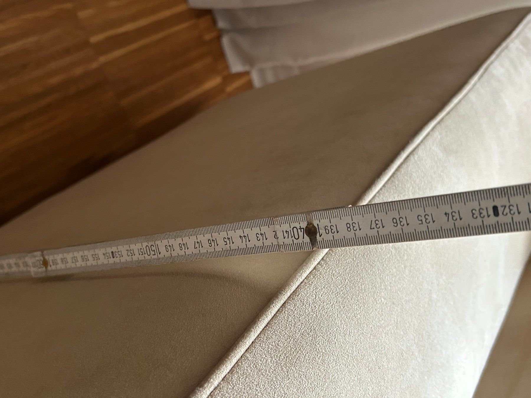 Natuzzi Divani: Sofa Alcantara Farbe sand – Usato da Winterthur venduto da eherundweg 6