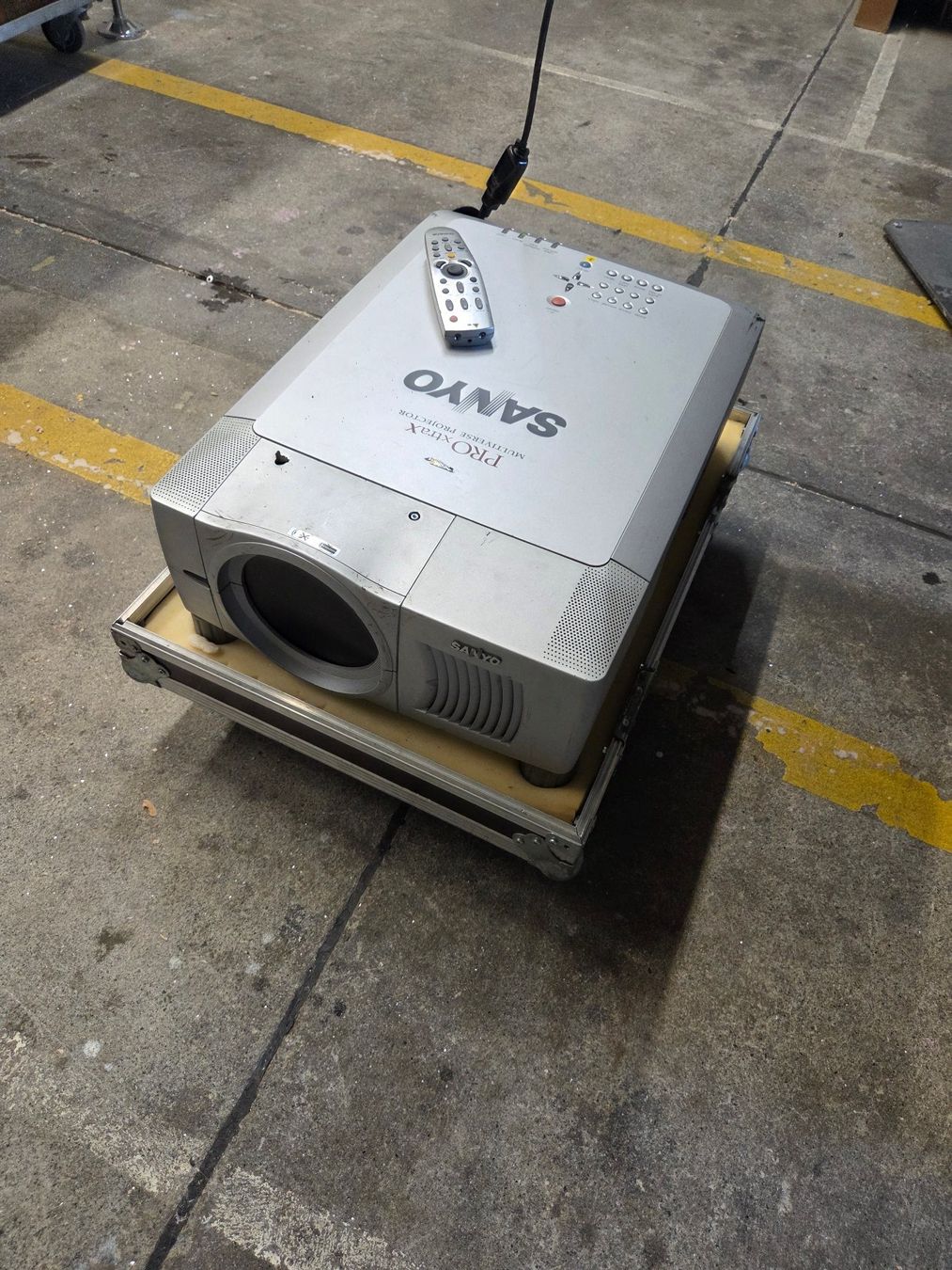 Sanyo Proiettori: Beamer Sanyo PLC-XF31 – Difettoso da Zürich venduto da _jns