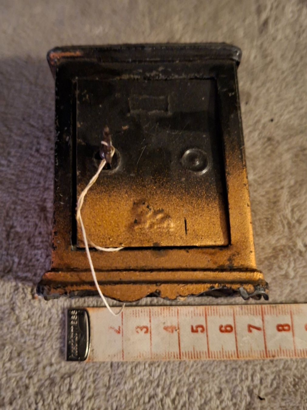Case e mobili per bambole: Antiker Puppenstubenmöbel Tresor oder Spardose Metall – Usato da Otelfingen venduto da silver-moon 5