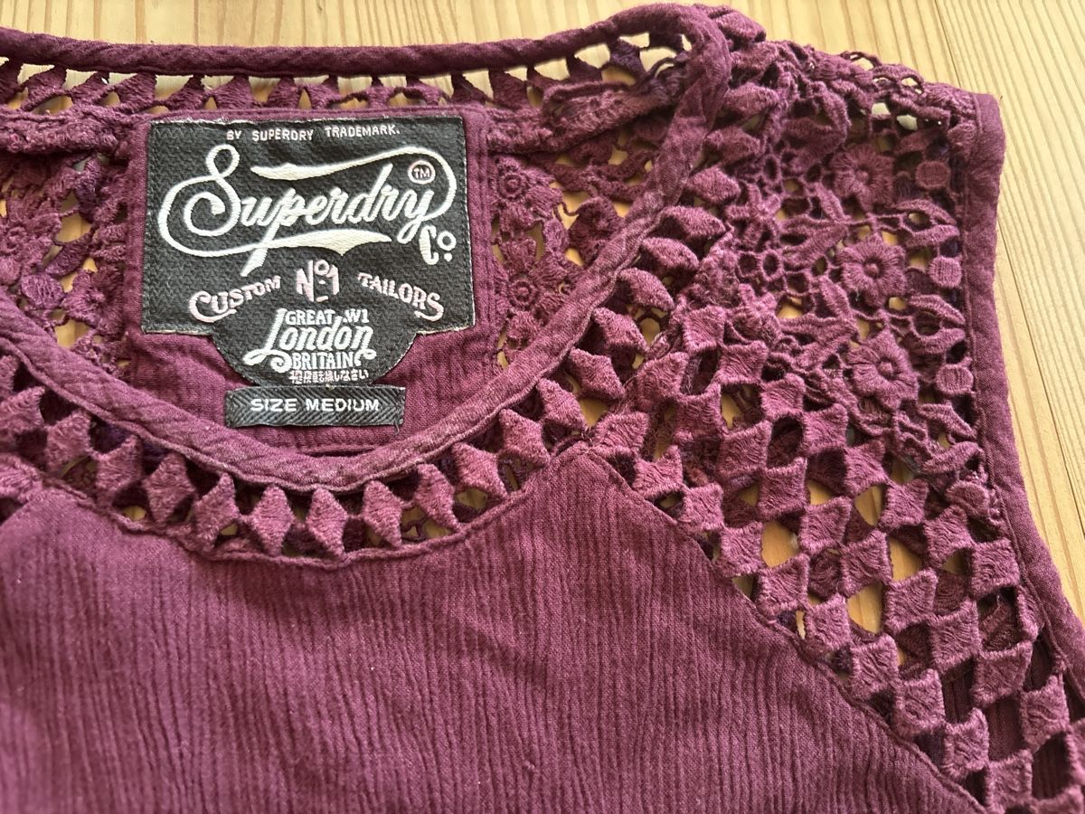 Superdry Tops: SUPERDRY top M  – D'occasion à Arbaz par nin_zqc6 1