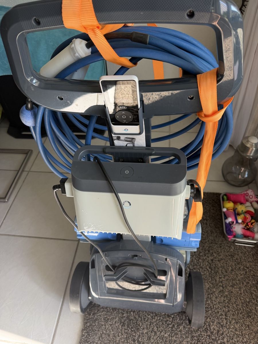 Dolphin Accessori per Piscine: Poolroboter Dolphin M5 mit Kabel und Filter – Usato da Niederönz venduto da steckroger 1