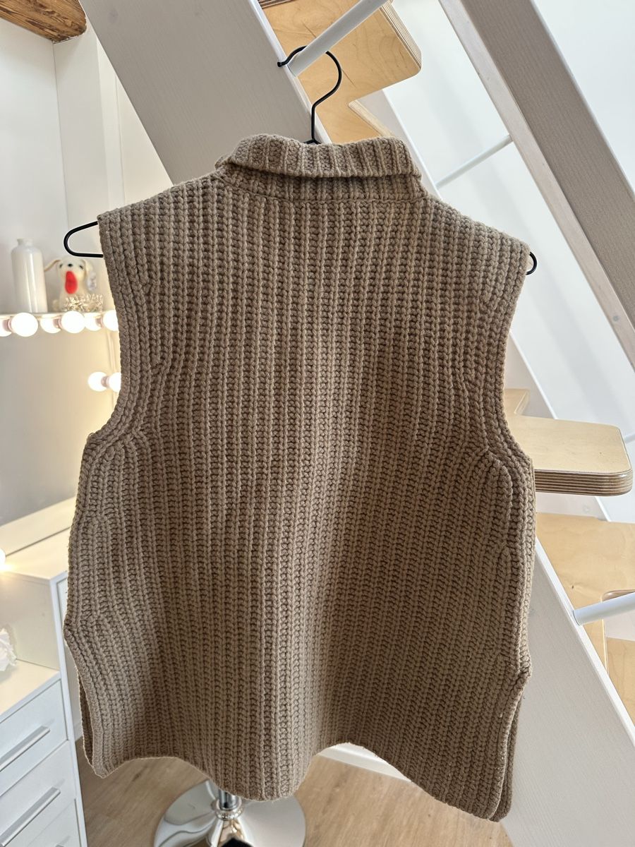 Max Mara Gilet & Giacche senza maniche: Max Mara Sleeveless Roll Neck Sweater Vest – Nuovo (secondo la descrizione) da Zürich venduto da Isabella123 2