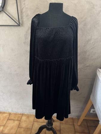 Robe noire en velours côtelé Taille XL 
