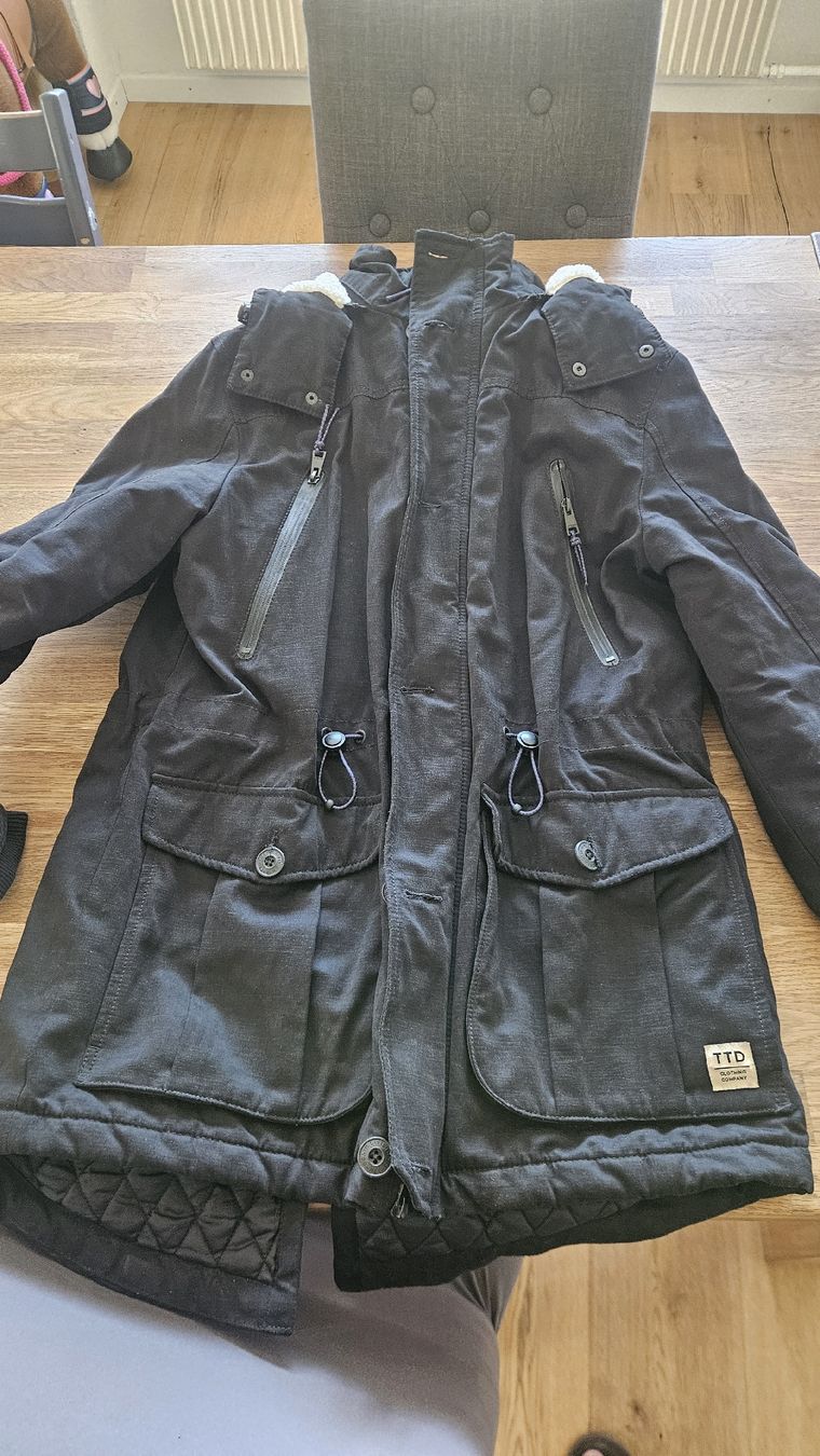 Tom Tailor Cappotti: Top TTD Winterparka mit Steppfutter Gr. M, warm – Usato da Seedorf BE venduto da chlaeber88