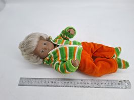 Sasha Morgenthaler Pupe Knabe Baby mit Kleidern