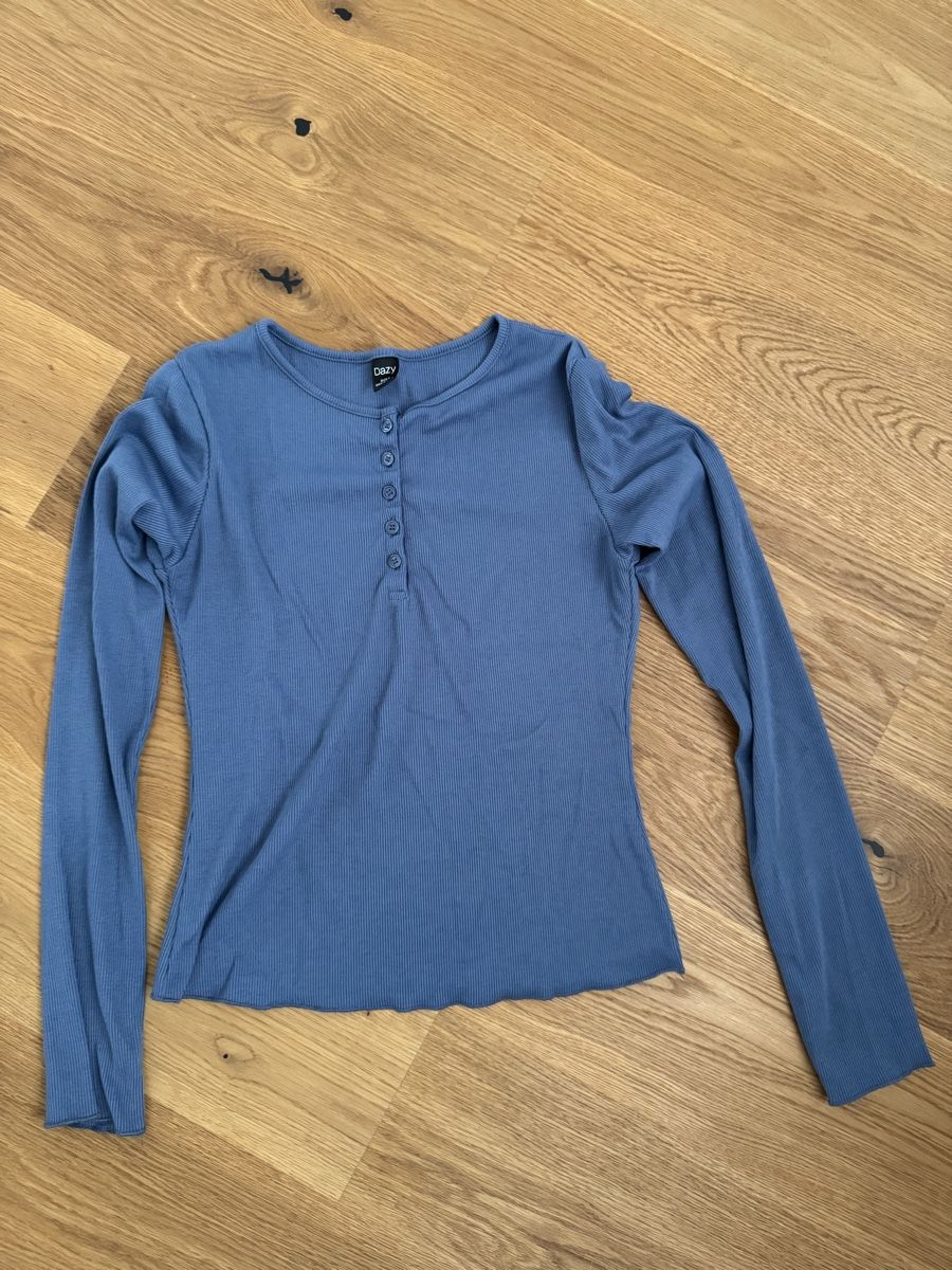 T-shirt: Dazy Langarmshirt blau Grösse S neuwertig – Usato da Oberbüren venduto da dijbdn