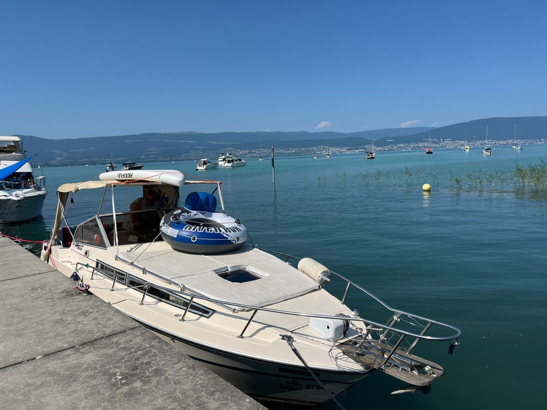 Boote: Motorboot mit Bootsanhänger – Gebraucht aus Bellach von JMBplus