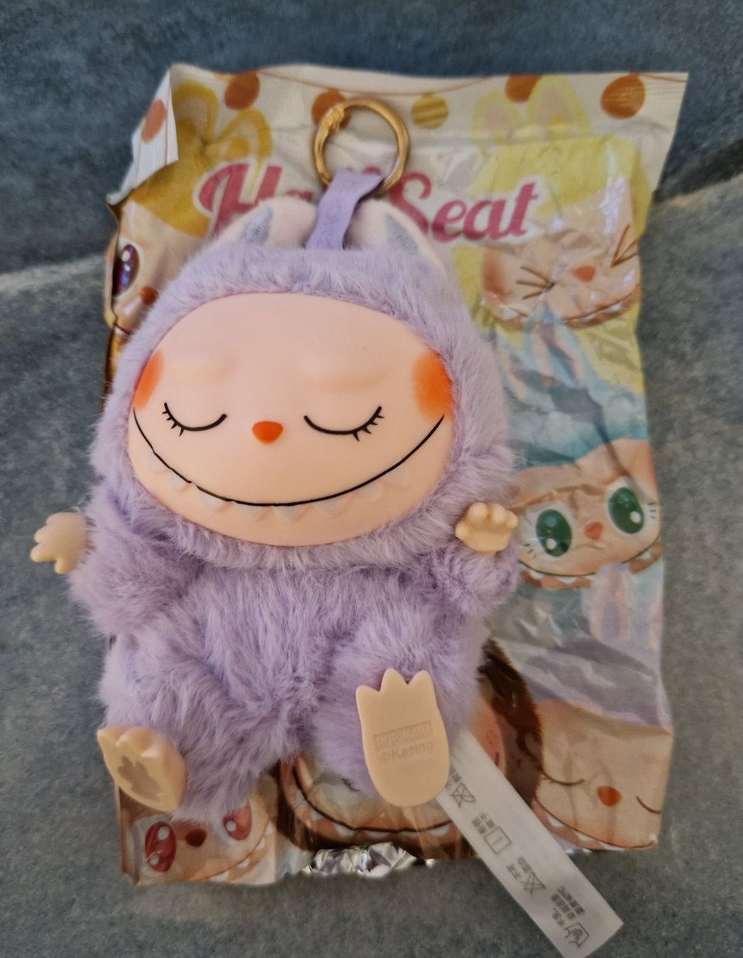 Figuren: Labubu peluche nouvelle génération  Violet  Neuf – Neu und originalverpackt aus St-Imier von goodber