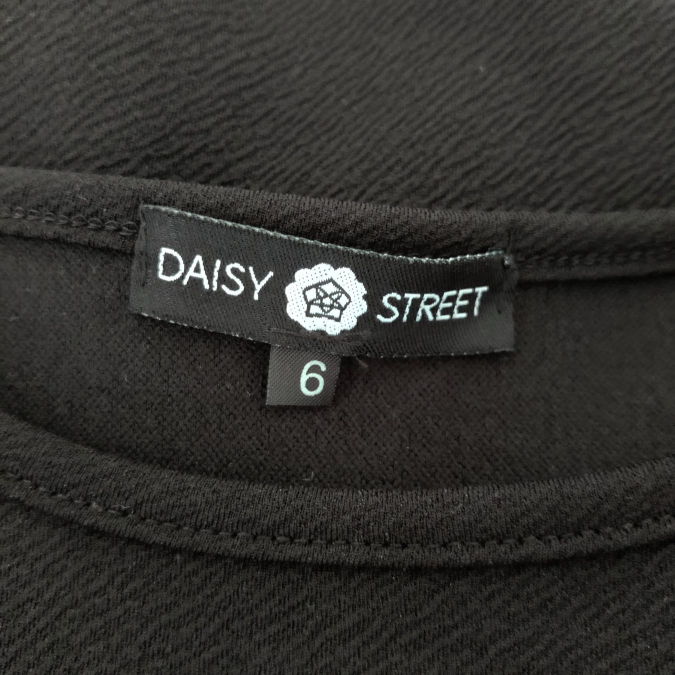 Pullover & Sweatshirts: DAISY ONLY Kurz- Pulli Bluse Shirt geometrisch schwarz Gr.S – Gebraucht aus Winterthur von Lotusherz 4