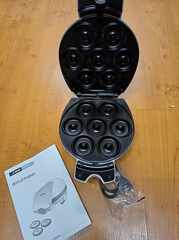 Tchibo Elettrodomestici da cucina: TCM Tchibo Donut Maker/ Doughnut Maker, neuwertig,600 Wat... – Usato da Dübendorf venduto da steff701 1