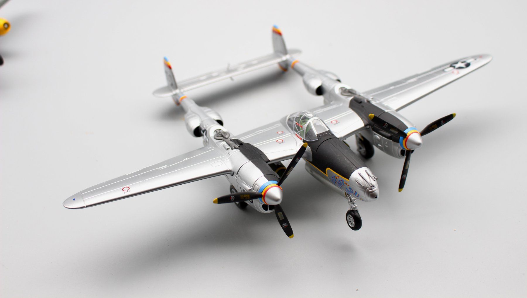 Kit di modellismo & Modellini statici: 5 Stück Flugzeugmodelle  Messerschmitt ,Lockheed P-38L – Usato da Bruettisellen venduto da Collector_Store 1