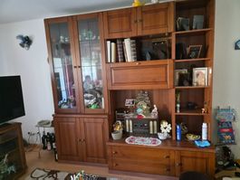 Wohnwand Holz mit Vitrine und Regalen guter Zustand ab 1.00