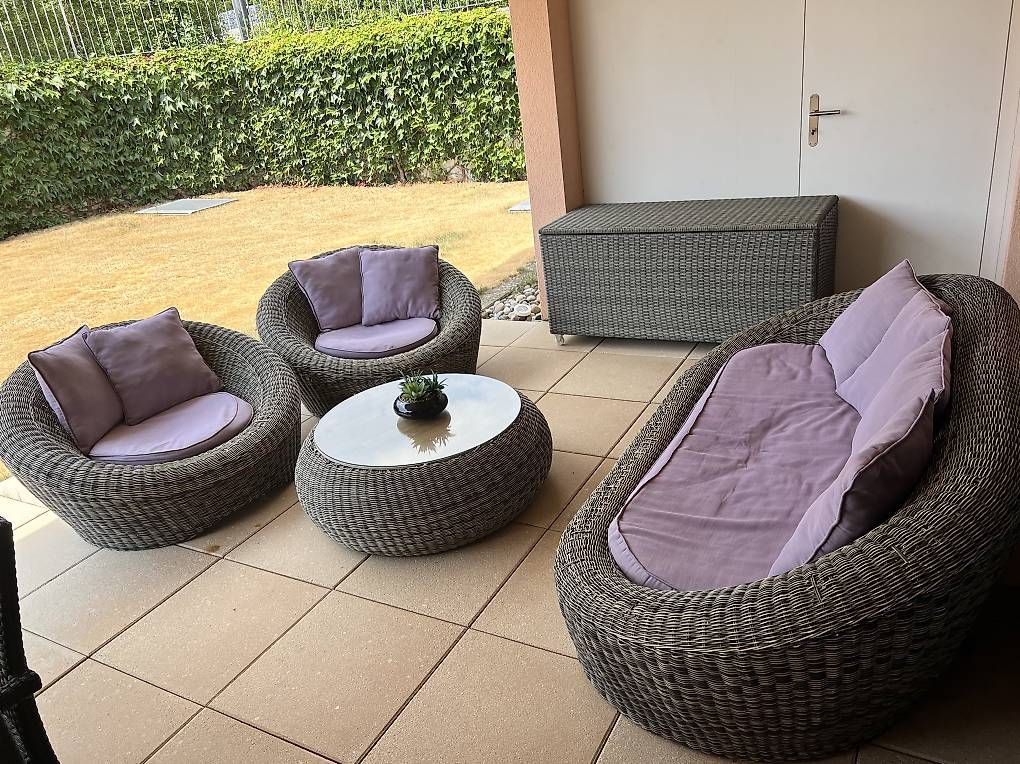 Set di tavolo e panche: Gartenmöbel Rattan  – Usato da Bettlach venduto da Swiss-2016 1