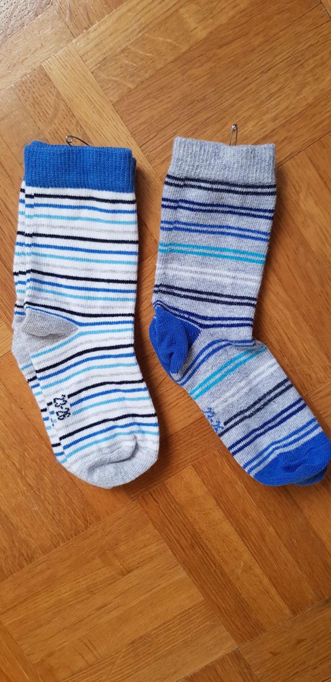 Calze per bambini: 2 Socken, grau gestreift, Gr. 23 -26 – Usato da Dietikon venduto da grafad