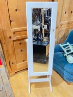 Schmuckschrank Weiss mit Spiegel freistehend guter Zustand