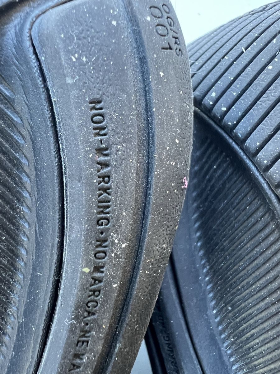 Nike Scarpe per ragazzi: Nike Turnschuhe Gr. 31 – Usato da Heiligkreuz (Mels) venduto da fodo 2