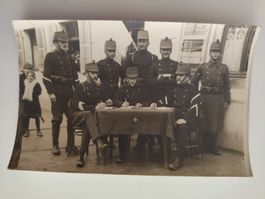 Soldaten mit Rot-Kreuz Decke ca. 1915?
