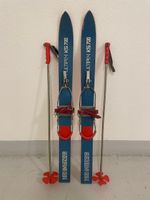 Ski (K), Holzski der ca. 1960er Jahre mit Stöcken