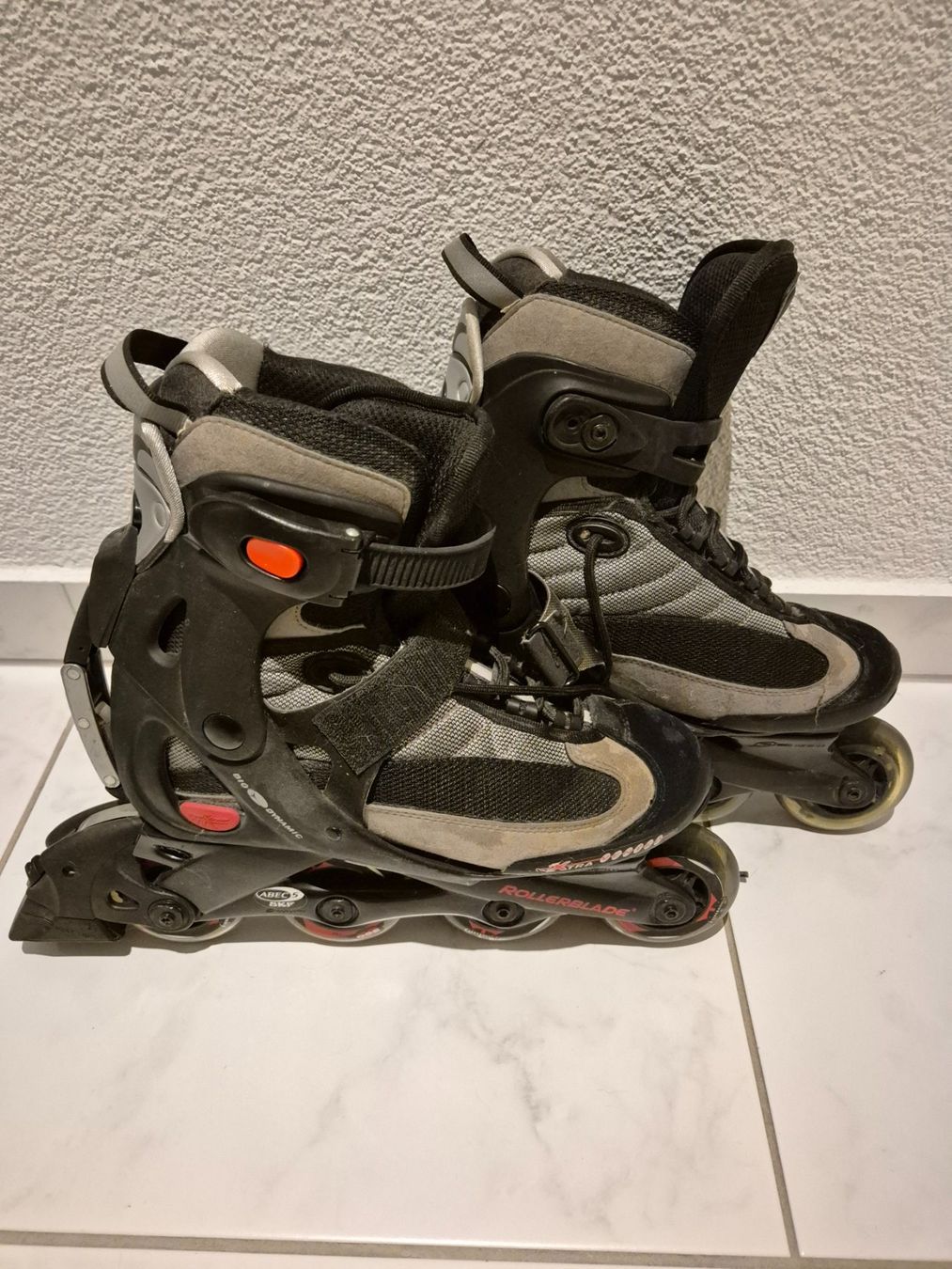 Pattini in linea & Pattini a rotelle: Rollerblades praktisch ungebraucht – Usato da bronschhofen venduto da Prolf