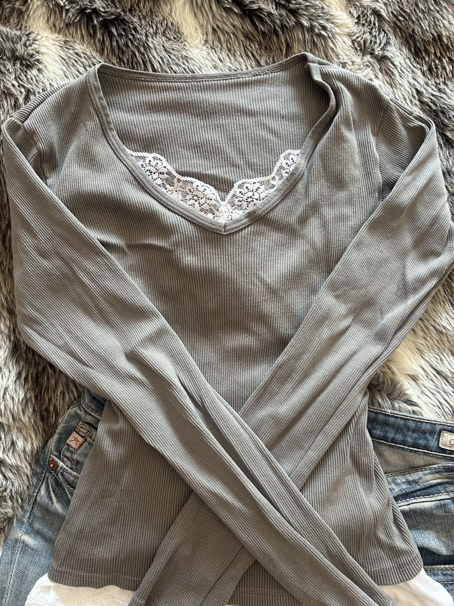 Brandy Melville Tops: Brandy Melville Longsleeve – Gebraucht aus Buchrain von mer_2yht