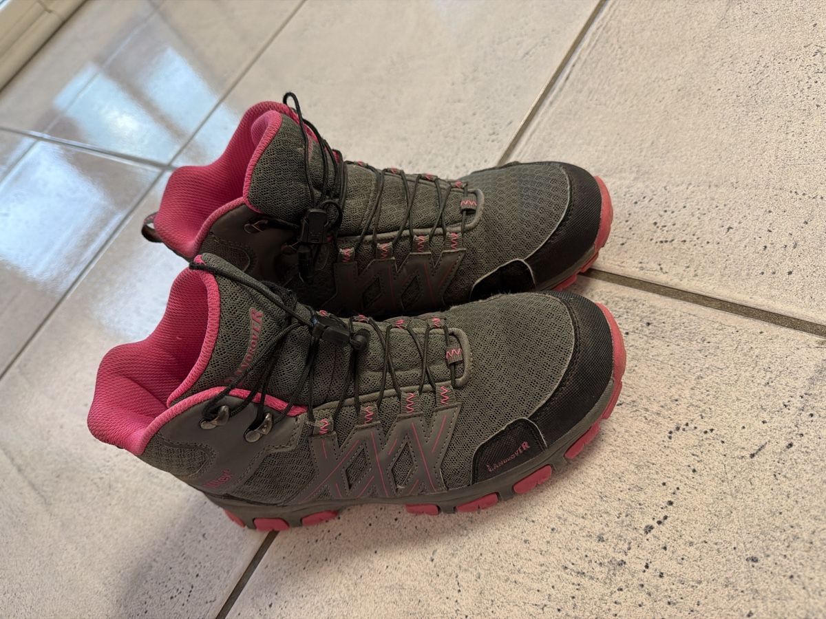 Chaussures filles: Wanderschuhe Gr38 – D'occasion à Langenthal par littlegirls