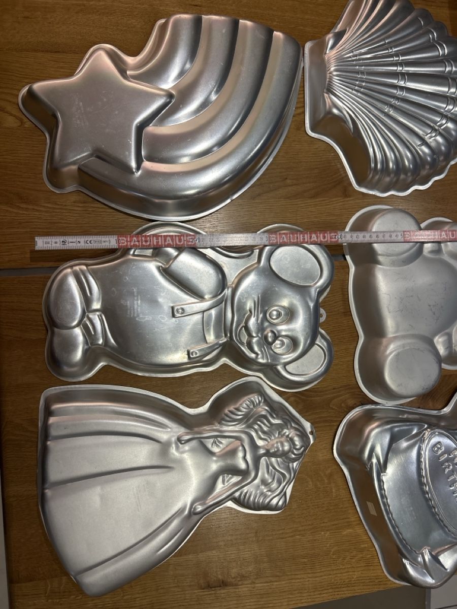 Teglie da forno: 12 Stk. Backformen Set Aluminium Figuren – Usato da Bergdietikon venduto da bersimon 1