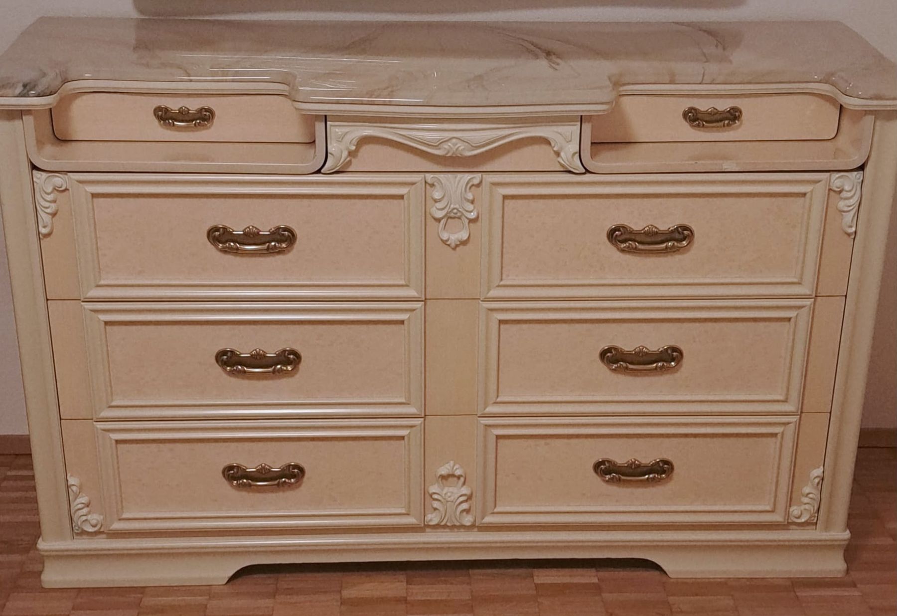 Armoires: Schlafzimmer Möbel – D'occasion à Birr par M2K2M 1