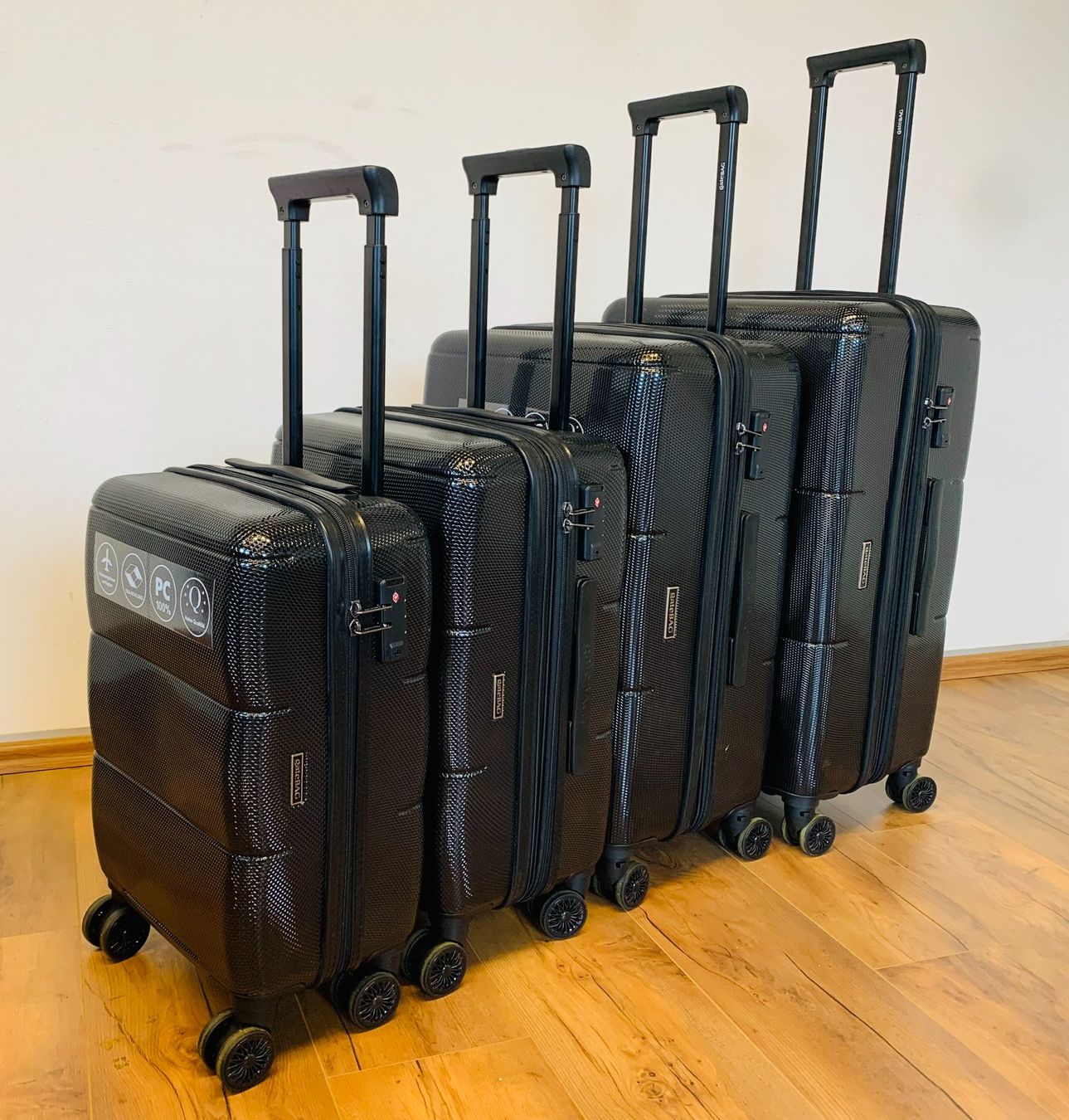 Valigie: 4 teiliges Koffer Polycarbonat gateBAG BUNDLE SCHWARZ NEU – Nuovo e nell'imballaggio originale da Bergdietikon venduto da shopAgent