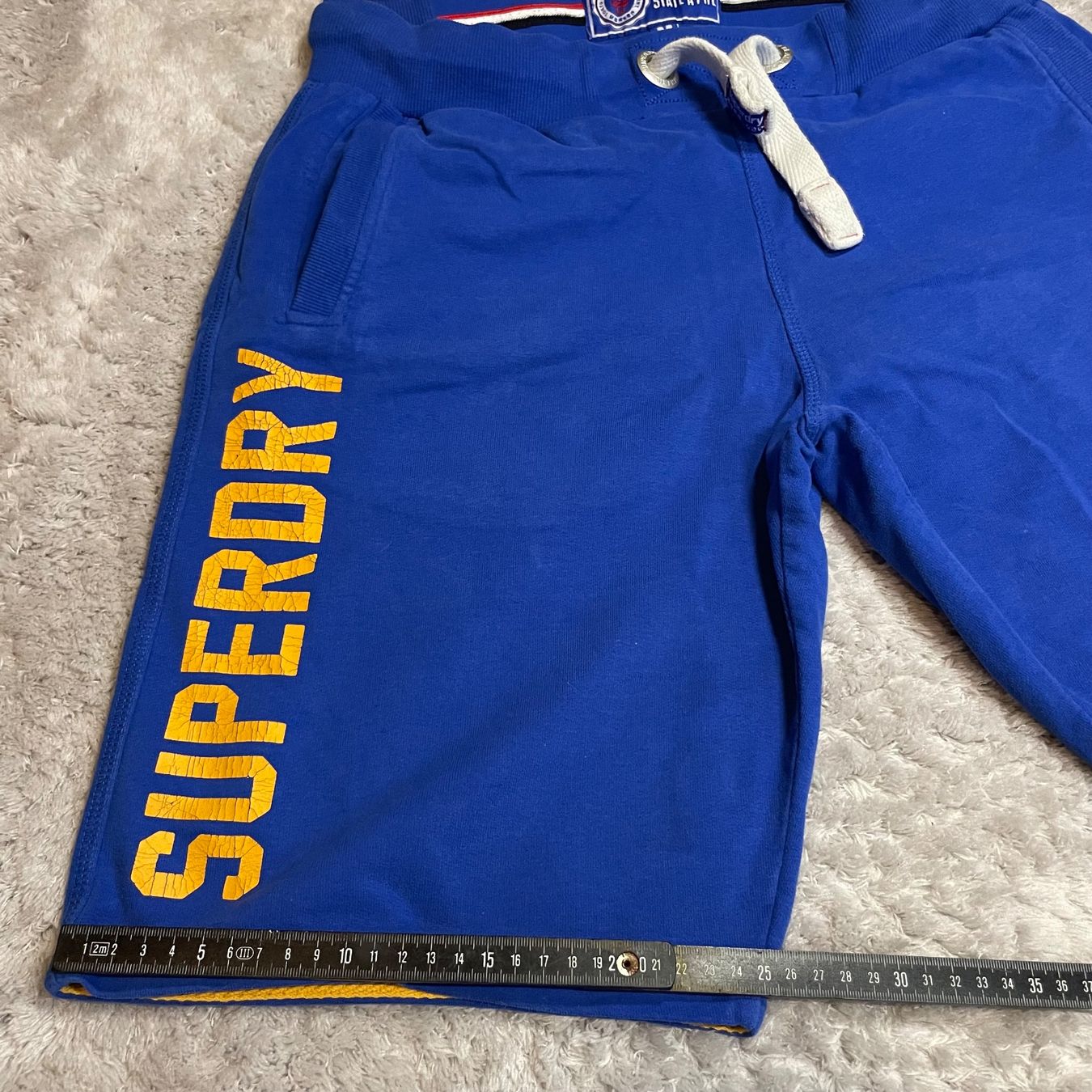 Superdry Pantaloni: Superdry Track & Field Shorts Blau Gr. M Jogging Freizeit – Usato da Bubikon venduto da SwissSecondLife 2