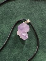 Lila Amethyst Edelstein Anhänger an Kette - Handmade!