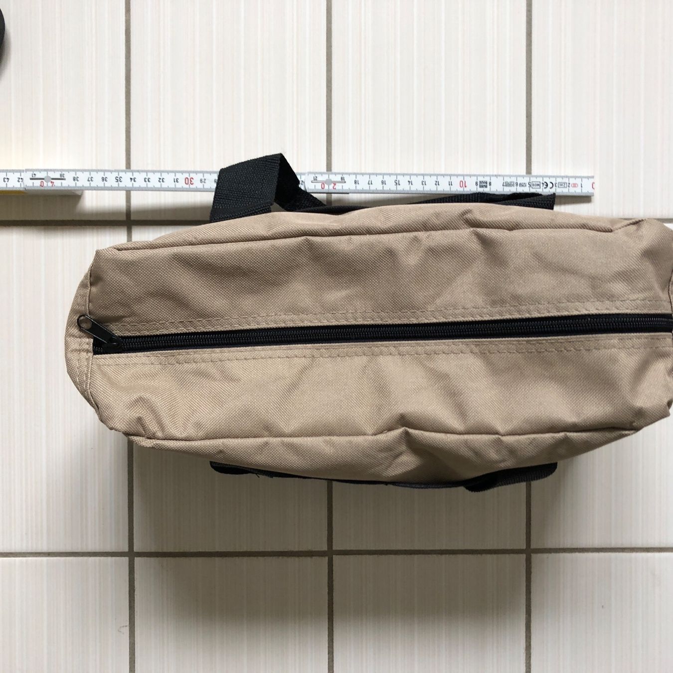 Borse: Tasche mit 8 Seitentaschen. 33/16/12cm – Usato da Arth venduto da Vrecam51 1